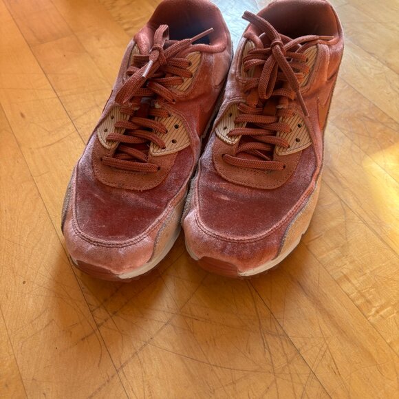 Nike Air Max 90 LX in dusty peach + beige - Picture 7 of 9